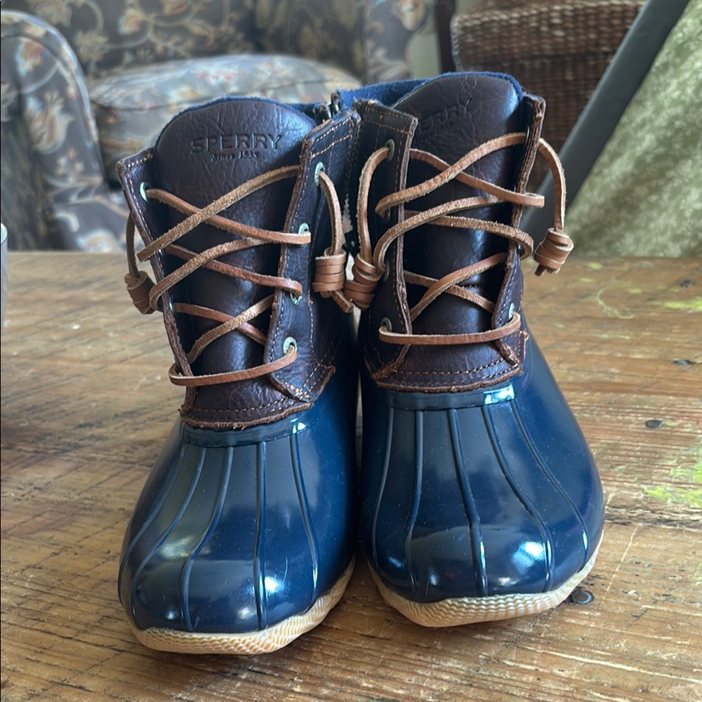 NEVER WORN. Women’s Sperry duck boots. Women size 7